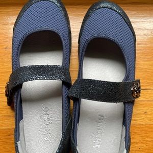 Algeria slip on shoes.